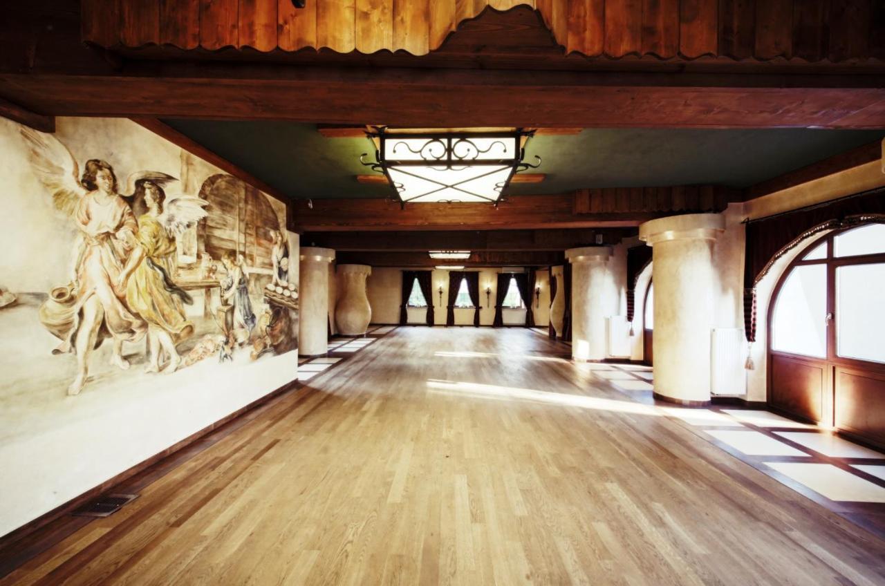 Hotel Kasztel Rzezawa 외부 사진