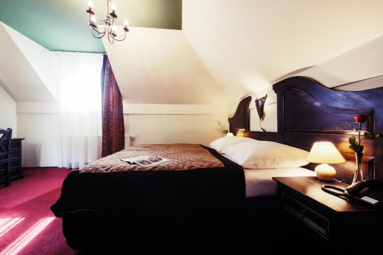 Hotel Kasztel Rzezawa 외부 사진